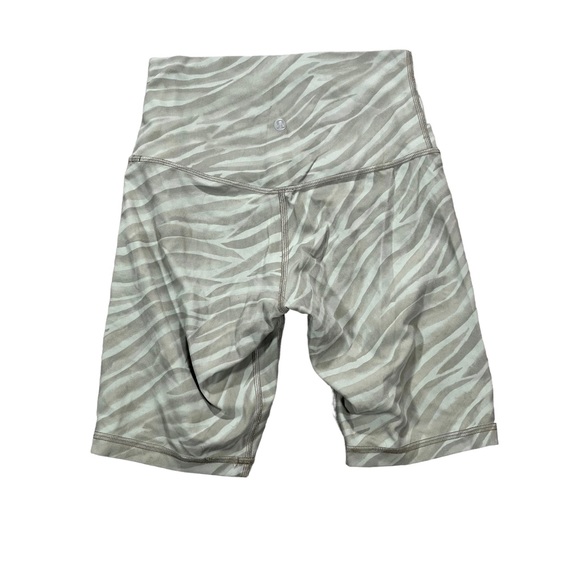 Lululemon Align Short 8"
Le Tigre Camo Green Fern Multi
Size 4 - Picture 3 of 5